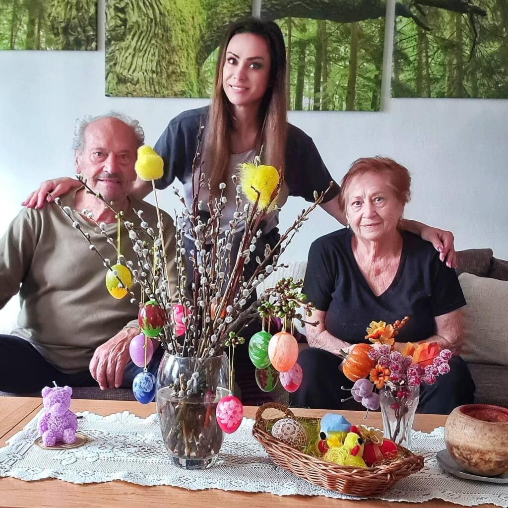 Zora Czoborová s milovanými rodičmi.
