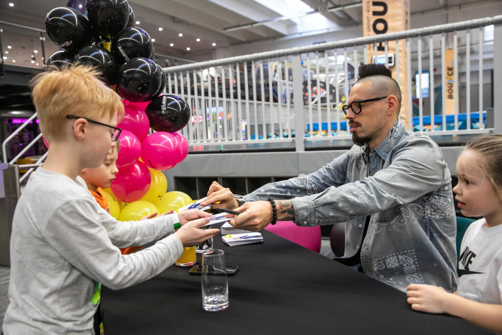 Autogramiáda Mareka Hamšíka v Banskej Bystrici. Na fotke je Marek Hamšík.