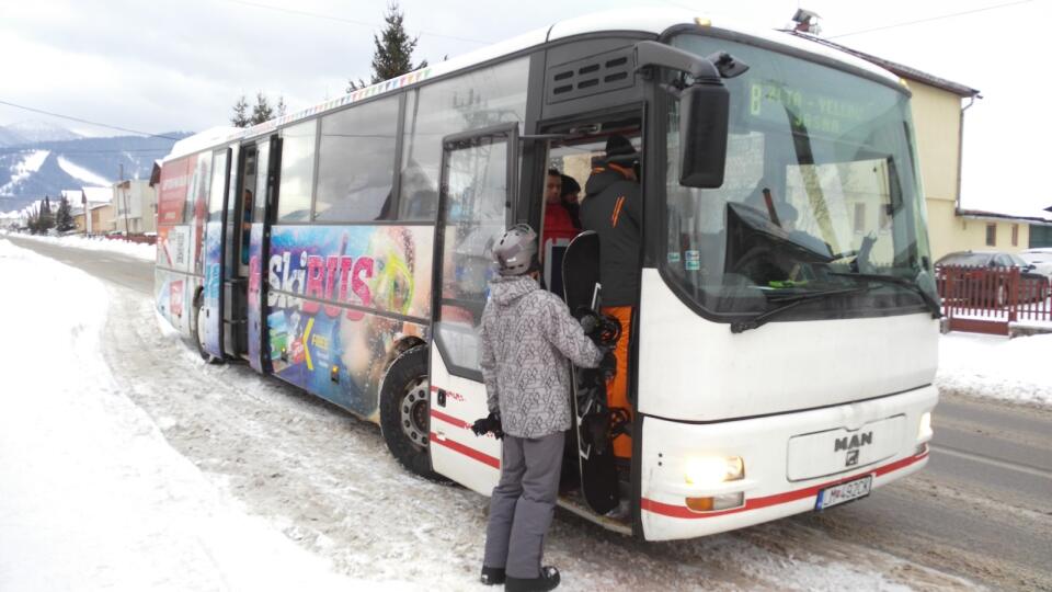 V Jasnej aj skibusy. 