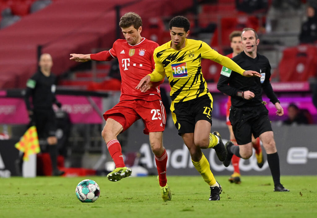 Futbalisti Bayernu Mníchov zvíťazili v sobotňajšom šlágri 24. kola najvyššej nemeckej bundesligy na domácej pôde nad Borussiu Dortmund 4:2. Na čele tabuľky majú dvojbodový náskok pred RB Lipsko.