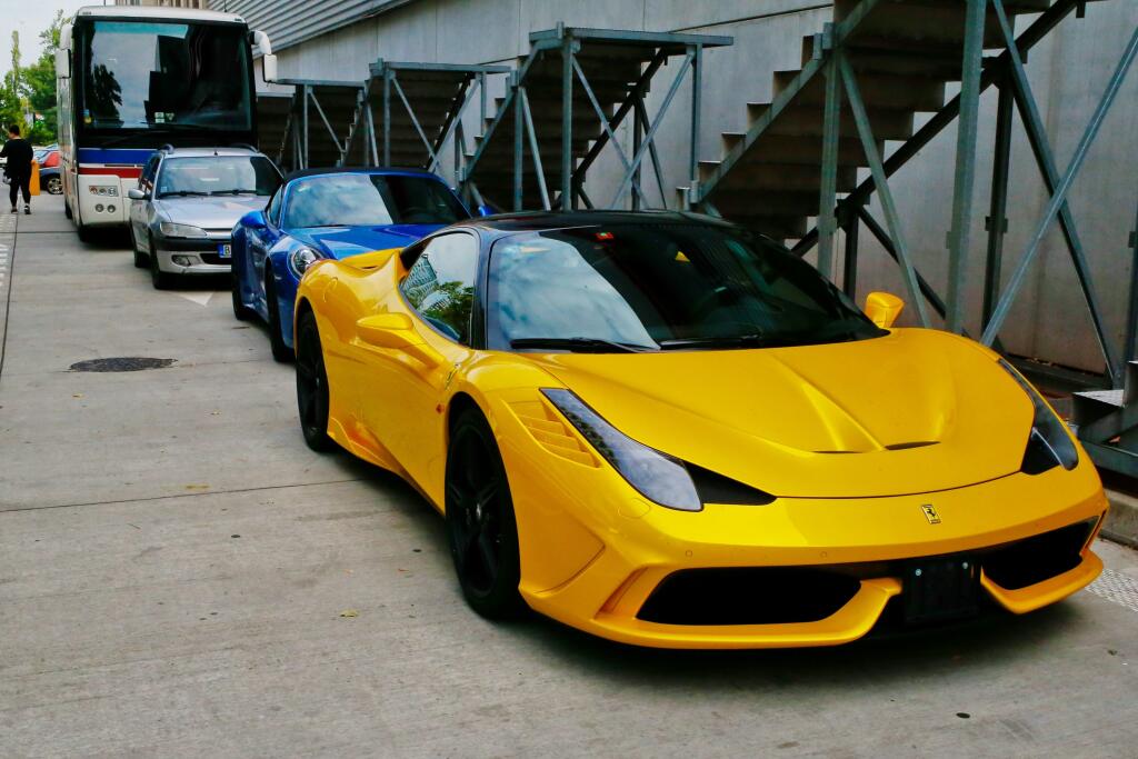 Medzi najväčších milovníkov luxusných áut zo slovenských športovcov patrí hokejista Marián Gáborík. V roku 2015 si kúpil Ferrari 458 Italia Speciale. A špeciálne naozaj je. Určite svojou žltou farbou ale aj cenou, ktorá sa vyšplhala na 288-tisíc eur.