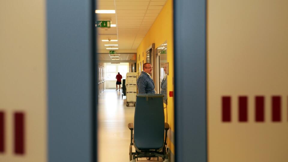 UPRATOVANIE VO VLASTNEJ RÉŽII Či nemocnica má na to personálne kapacity, riaditeľ nepovedal.