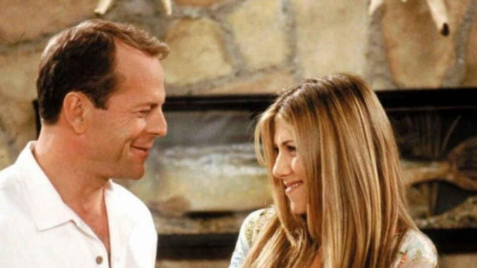Bruce Willis a Jennifer Aniston v seriáli Priatelia.