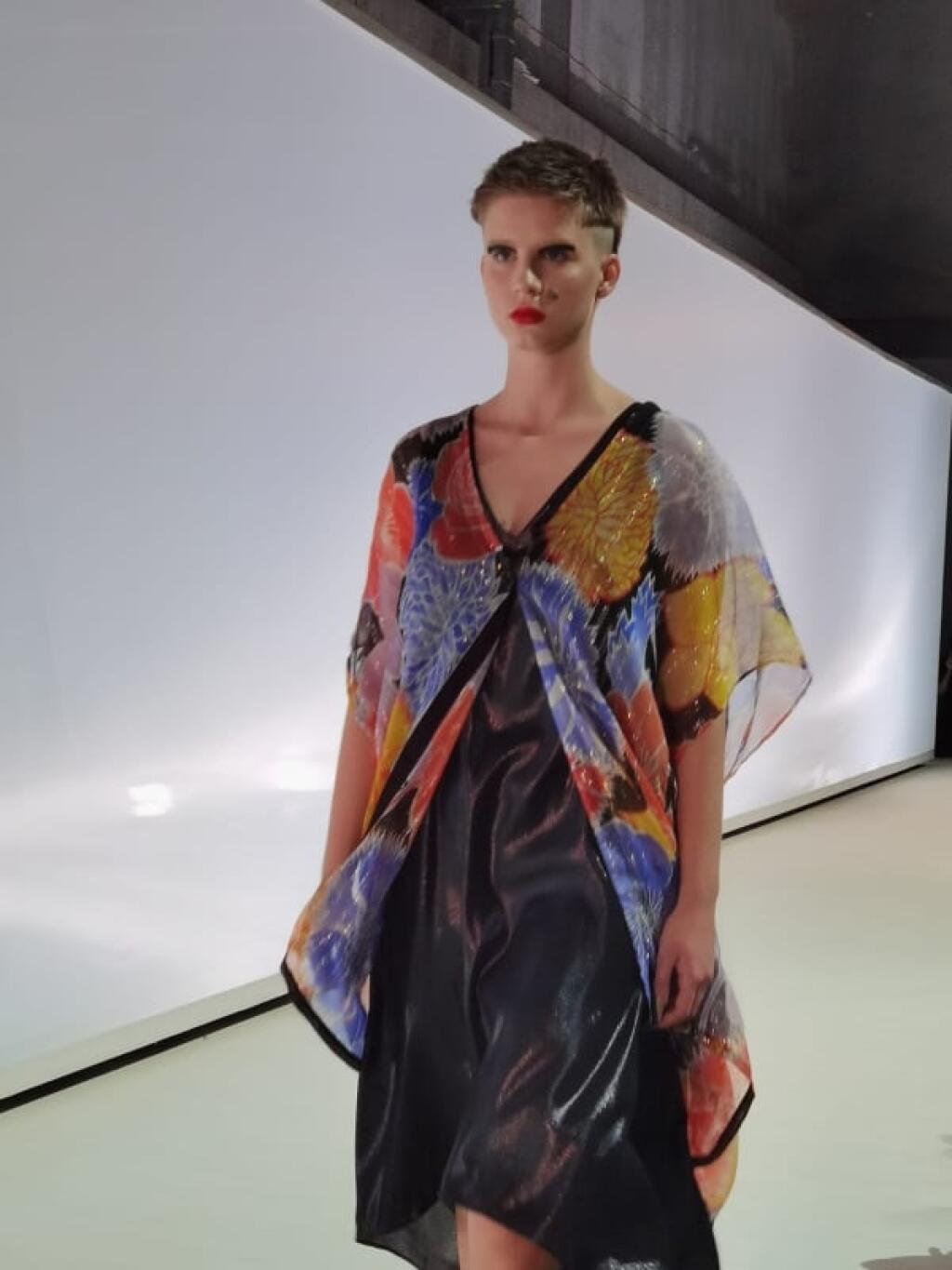 Emma Čaputová v modely od Lenky Sršňovej.