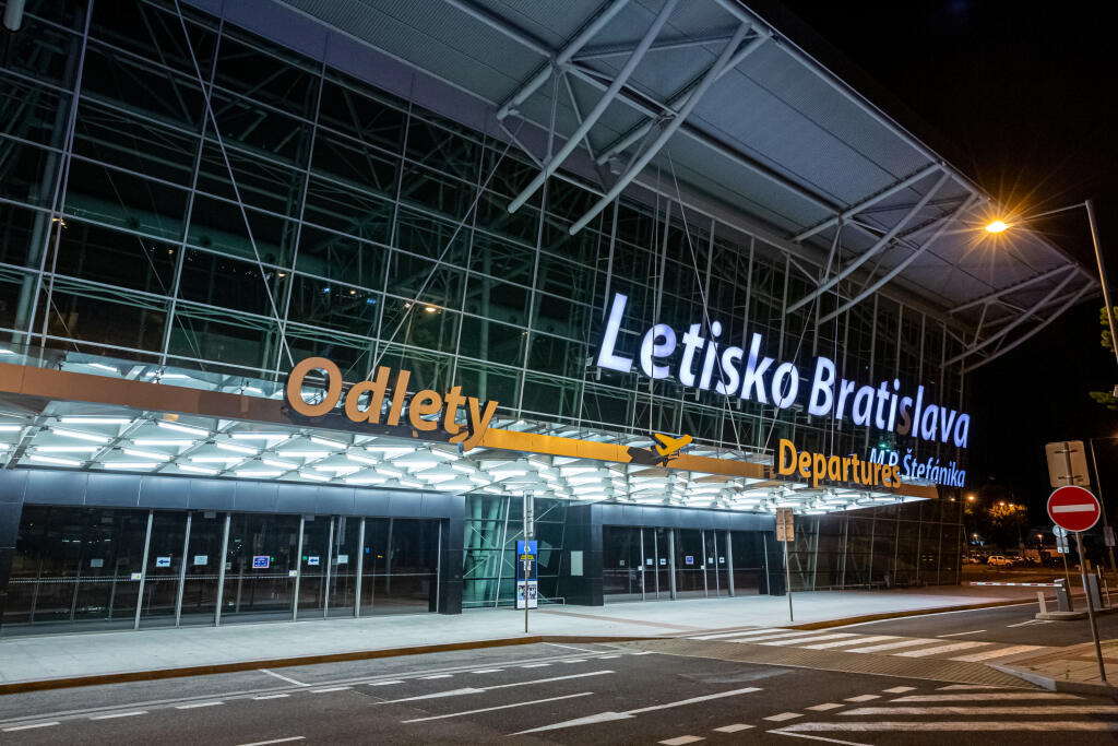 Na snímke prázdne letisko M.R. Štefánika v Bratislave.