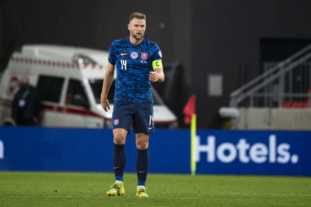 Najlepší hráč Slovenska podľa Borbélyho: V našom tíme bolo niekoľko výborných výkonov, dominovala os mužstva Kuciak, Škriniar, Hromada, Kucka, Duda, ktorá veľmi dobre fungovala. K nim sa postupne pripojili ďalší. Keď mám zvoliť najlepšieho hráča, mám dilemu v rozhodovaní sa medzi Škriniarom a Dudom. Vybral by som Škriniara a hneď za ním sú tí, ktorých som vymenoval.