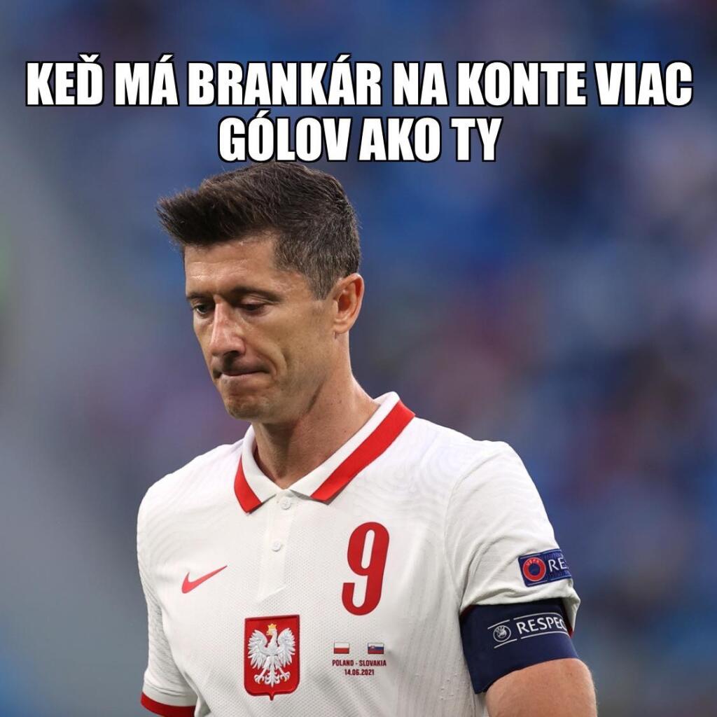 Hviezdny Lewandowski si proti Slovákom gólovo neškrtol a internet mu to dal pocítiť vtipmi.