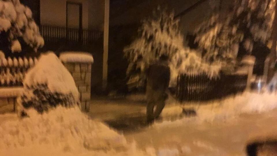 Vlastníci bytov sa aj túto zimu musia starať o chodníky, ktoré nevlastnia.