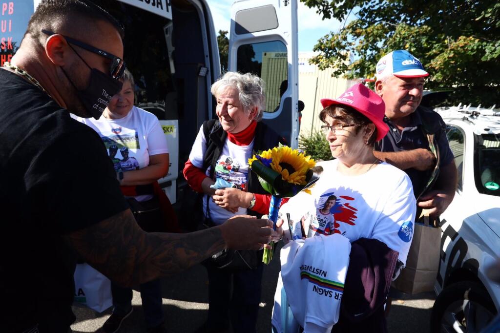 Triumf Petra Sagan si prišla vychutnať priamo do Trnavy aj jeho mama Helena, ktorá žije v Domove pokoja Žofie Bosniakovej v Tepličke nad Váhom. Na hlave mala už tradične ružový klobúk a tričko, na ktorom mala syna Juraja.