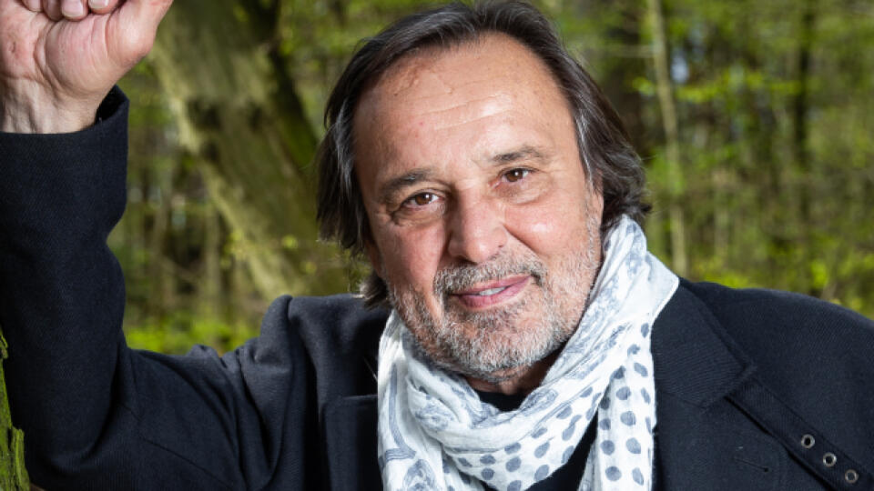 Herec Jozef Vajda sviatkuje pri Banskej Štiavnici.