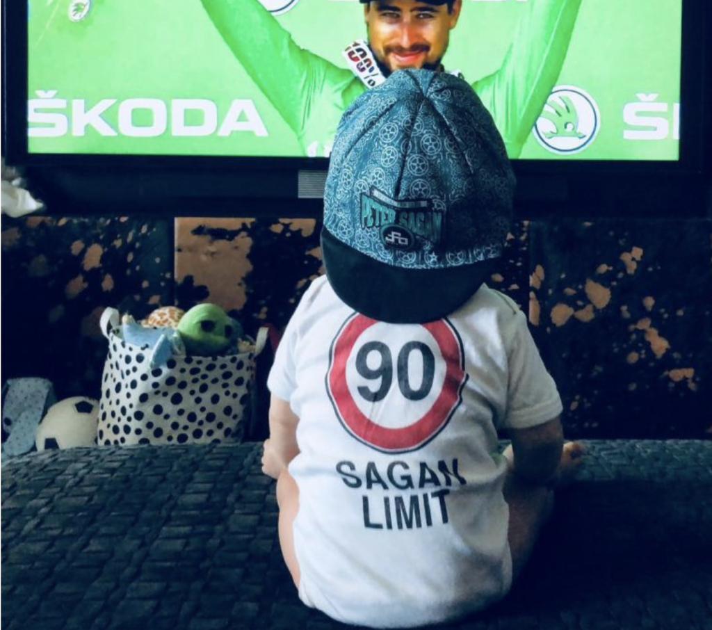Takto kedysi sledoval úspechy svojho otca Marlon, keď ešte nevedel ani chodiť. Dnes už syn Petra Sagana zvládne bicyklovať, a to má stále len tri roky.