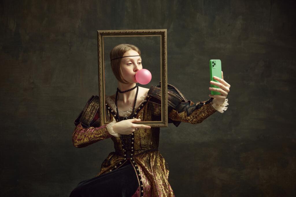 Portrait,Of,Pretty,Young,Girl,,Princess,With,Bubble,Gum,,Holding