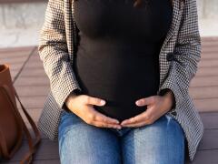 Štúdium pre tehotné ženy a rodičov by mohlo byť prístupnejšie: Toto navrhujú koaliční poslanci!