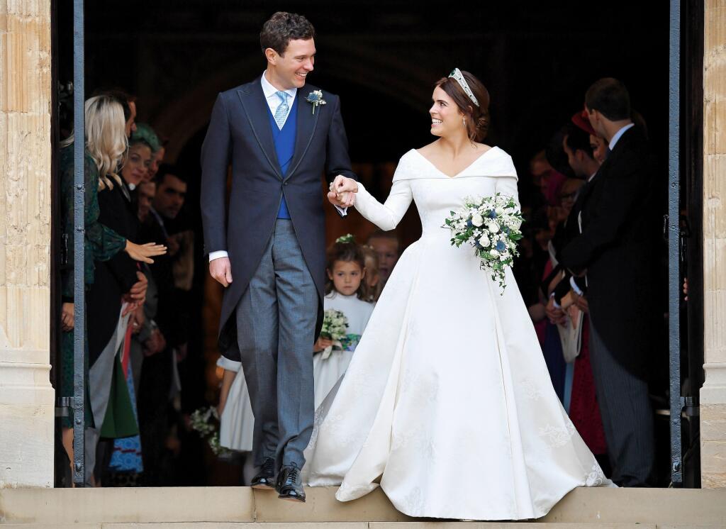 Princezná Eugenie musela kvôli svadbe Meghan a Harryho svoju svadbu odložiť.