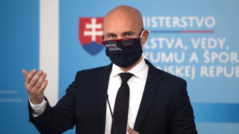 Na snímke minister školstva, vedy, výskumu a športu SR Branislav Gröhling (SaS) počas brífingu k jeho diplomovej práci v Bratislave 14. júla 2020. FOTO TASR - Jaroslav Novák