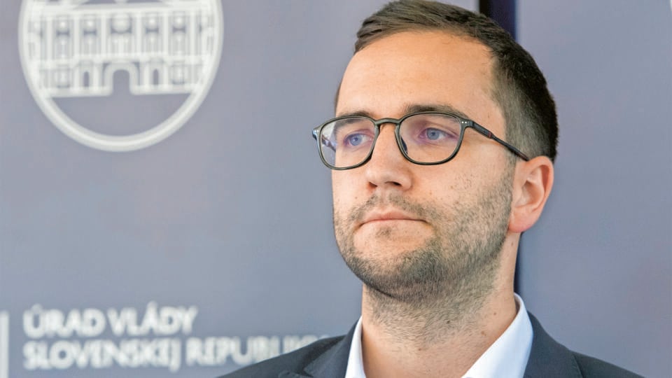 VŠADE S PREMIÉROM Július Jakab bol generálnym manažérom OĽaNO, dnes šéfuje úradu vlády.