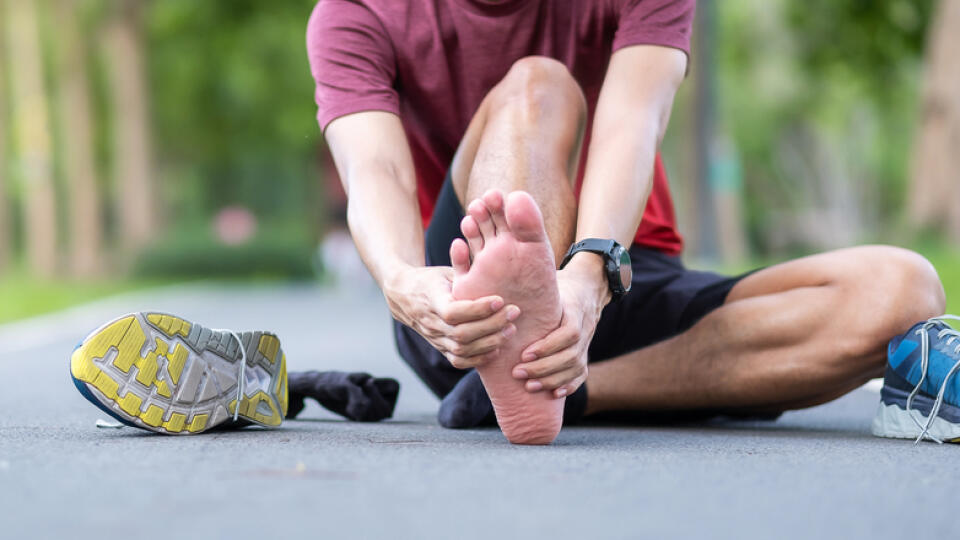 Young,Adult,Male,With,His,Muscle,Pain,During,Running.,Runner