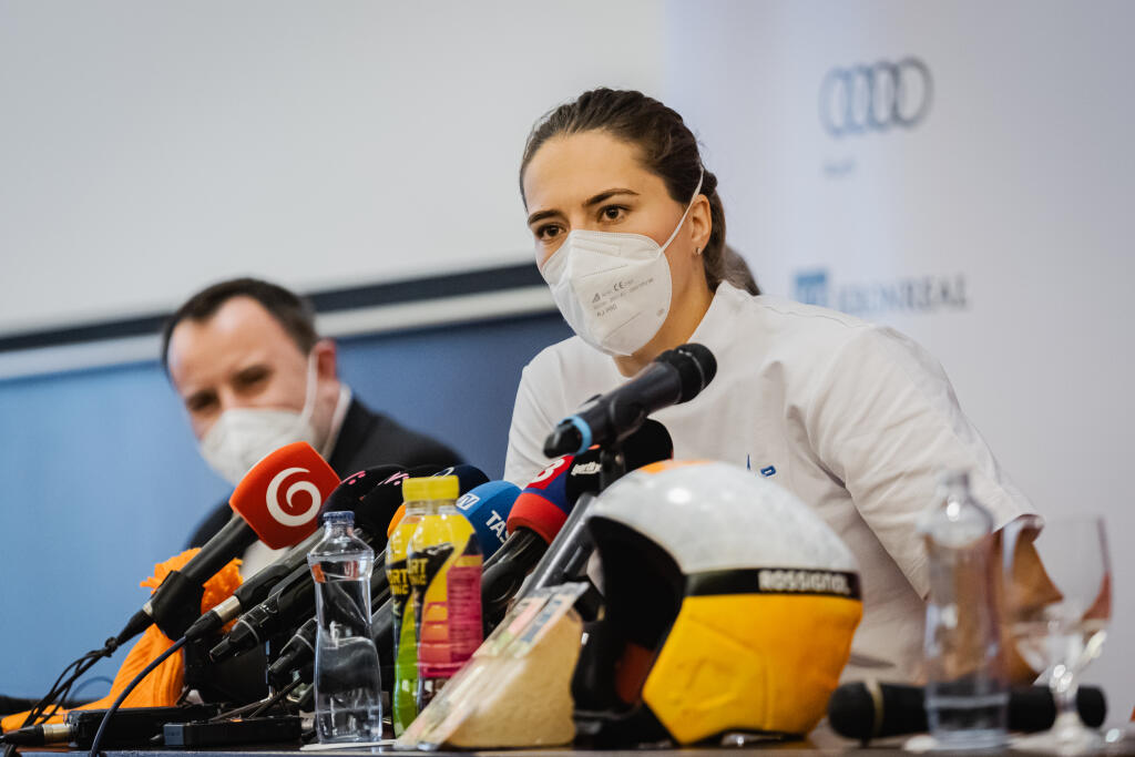Slovenská lyžiarka Petra Vlhová usporiadala, pred nadchádzajúcou sezónou Svetového pohára v alpskom lyžovaní tlačovú konferenciu, na ktorej informovala aj o nových partneroch svojho tímu. Na snímke Petra Vlhová.