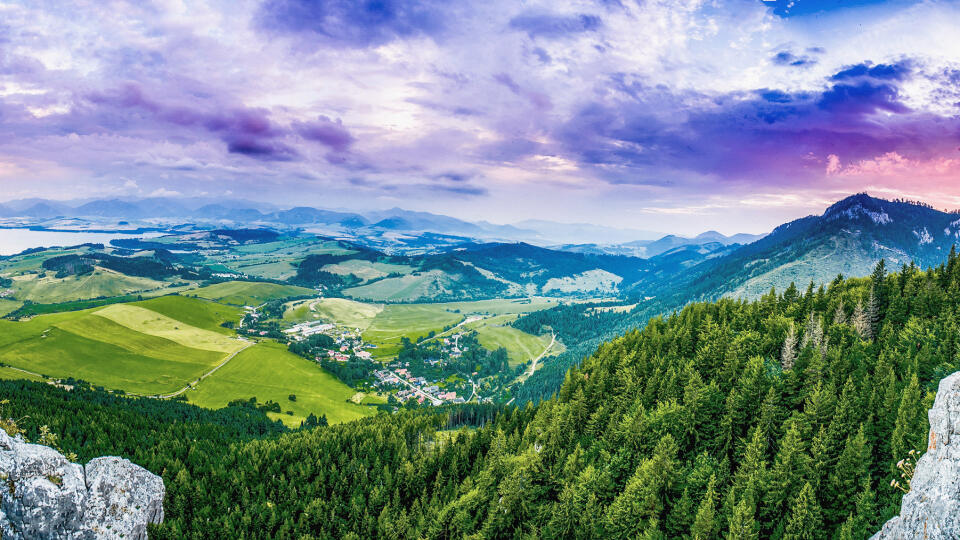 Liptovská panoráma z vyhliadky na Čereňovej skale.