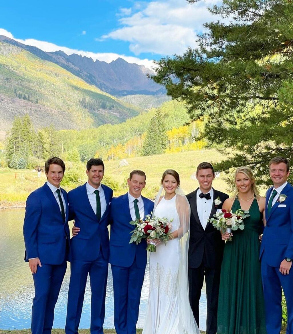 Mikaela Shiffrinová sa na svadbu svojho brata odela do zelených šiat.