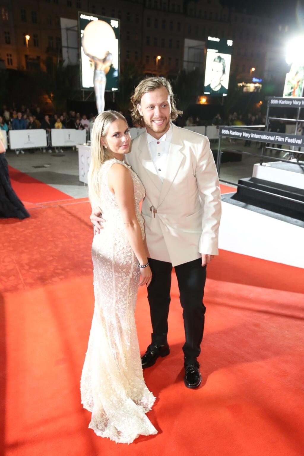 Krásna švédska priateľka Davida Pastrňáka upútala pozornosť každého na filmovom festivale v Karlových Varoch.