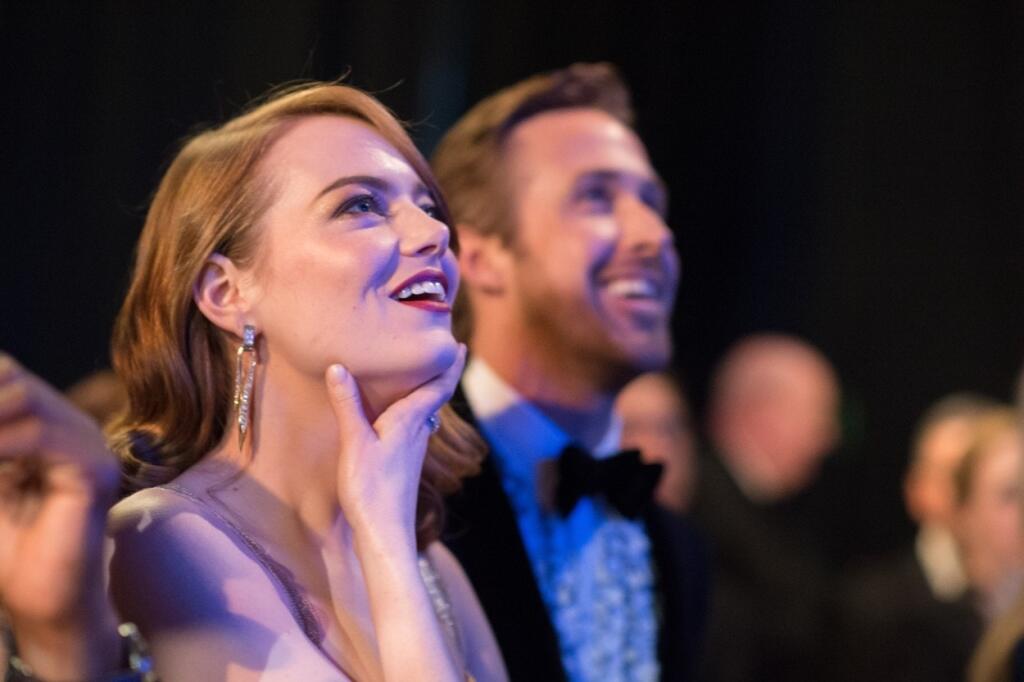 Emma Stone s kolegom Ryanom Goslingom na Oscaroch 2017.