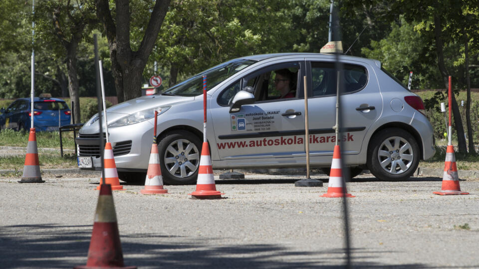 Autoškola musí mať certifikované cvičisko alebo zabezpečiť náhradnú plochu.