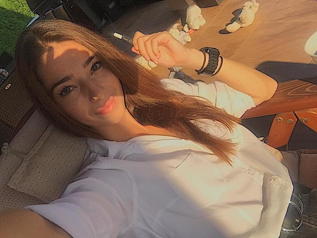 Hoci Valábik má imidž lámača sŕdc, jeho srdce patrí sexi policajtke Lucii.