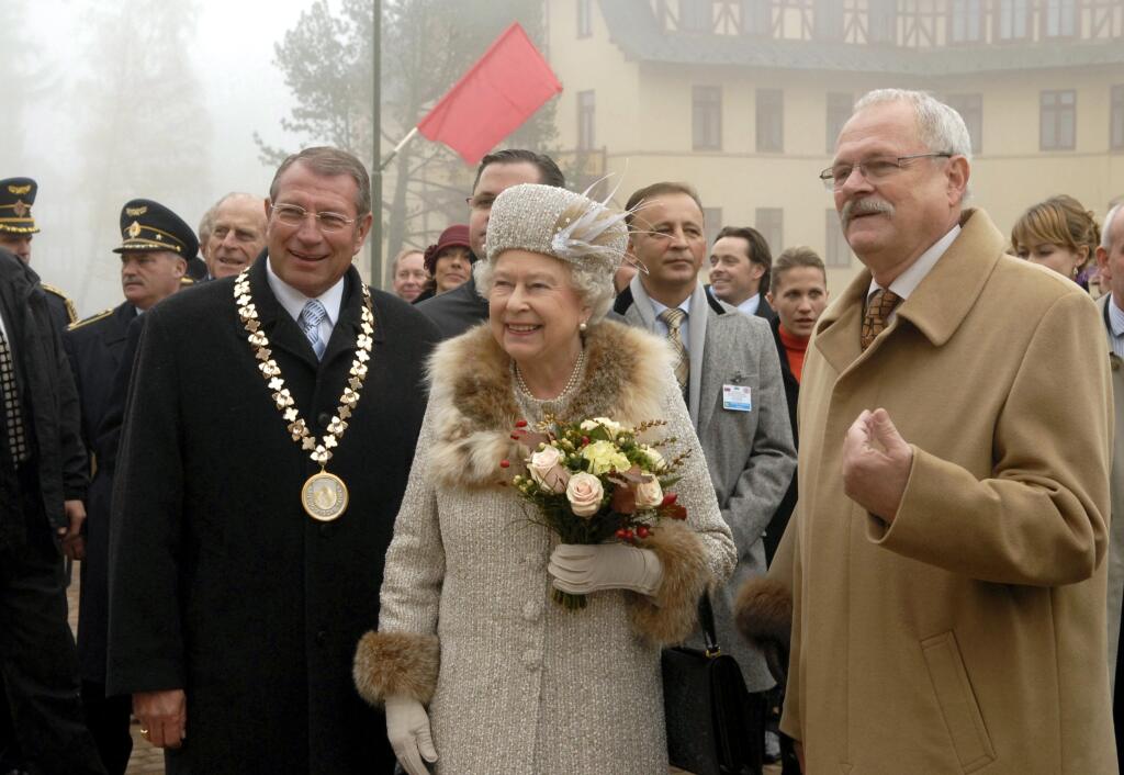 britská krá¾ovná Alžbeta II. slovenský prezident Ivan Gašparoviè primátor Ján Mokoš Hrebienok štátna návšteva panovníci monarchovia krá¾ovské rody osobnosti