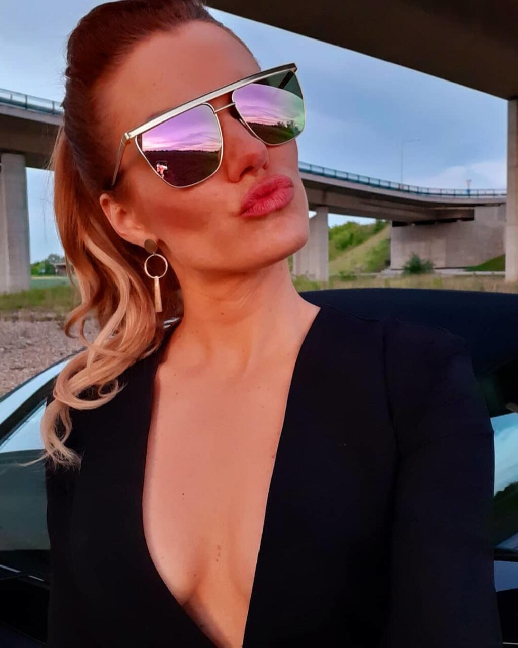 Gabriela Koukalová sa po tridsiatke cíti ženskejšie a fanúšikov zásobuje pikantnými zábermi.