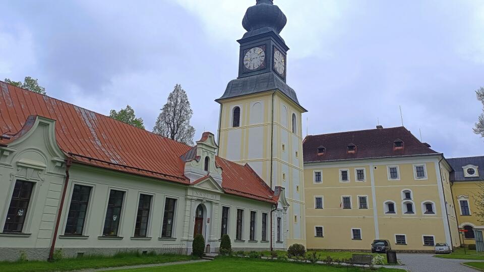 V takejto veži môžete prespať na Ždárskom zámku