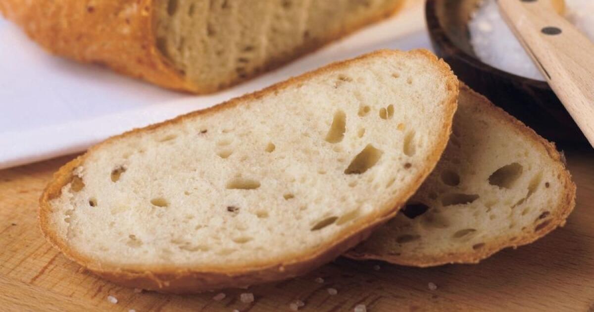 Nedarí sa vám upiecť chrumkavý a nadýchaný domáci chlieb? Pozor, možno aj  vy robíte túto chybu!