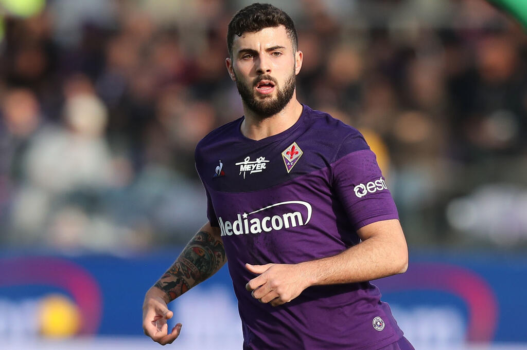 Pozitívne bol na ochorenie testovaný aj futbalista Fiorentiny Patrick Cutrone.