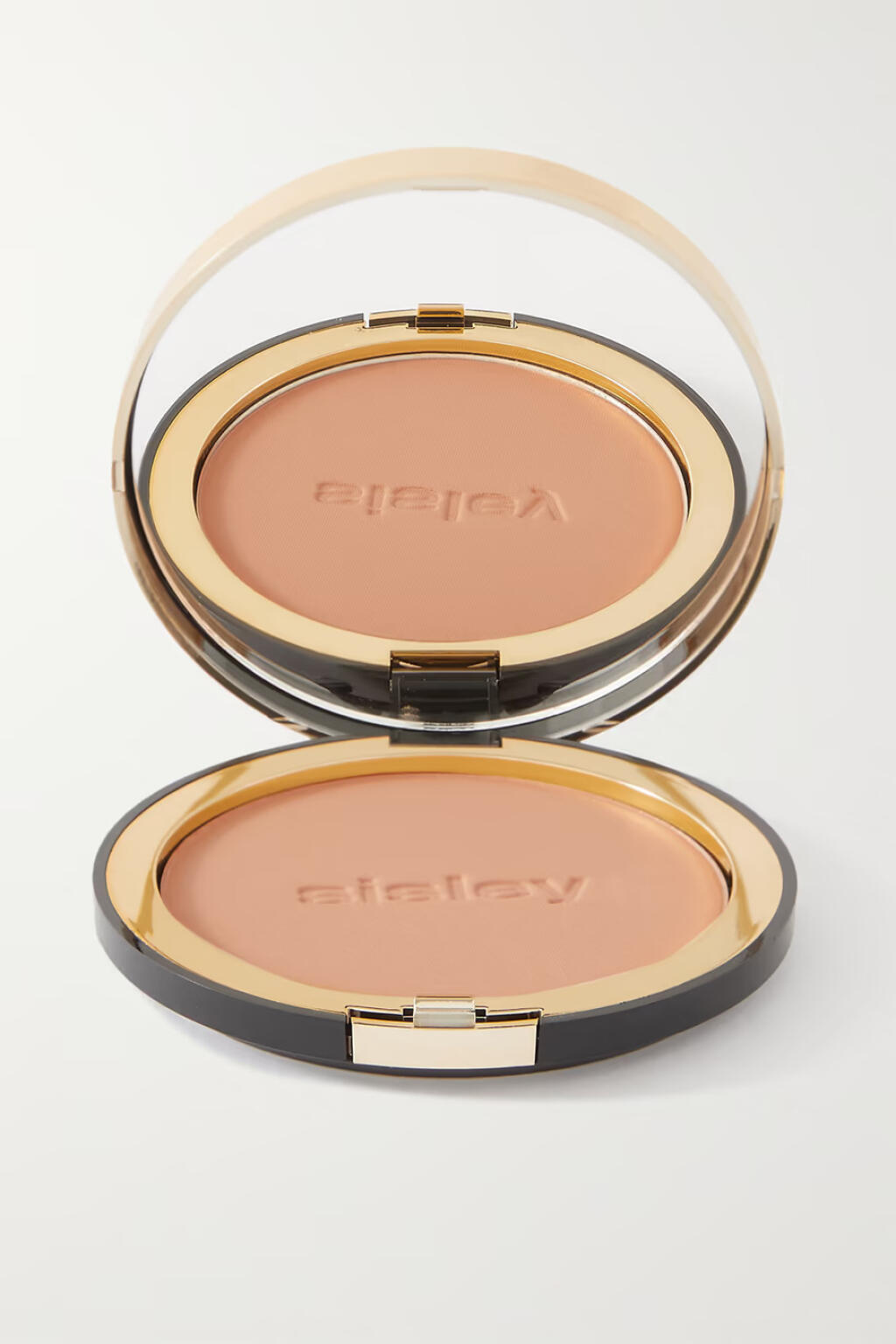 Celoročný glow: Krémovo hebký Phyto-Poudre Compact zanecháva púdrový finiš, no pevne sa zachytí na pleť ako krém. Obsahuje zvláčňujúce rastlinné maslá a prírodné pigmenty. Tiež SPF 20, čo nezaškodí na bežné denné nosenie. Rozvoniava po kakau, mangu a ibištekovom kvete. Sisley, 81 €