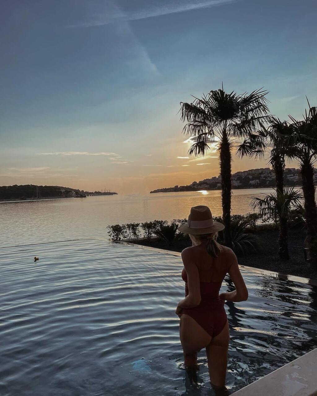 Sexi Ivana si dovolenku v Chorvátsku užíva. Pani Gáboríková pri mori predviedla svoje krivky.