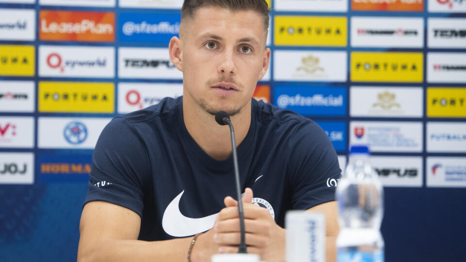 Na snímke slovenský futbalový reprezentant Samuel Mráz počas brífingu s médiami na zraze slovenskej futbalovej reprezentácie pred zápasmi Ligy národov (LN) 18. septembra 2022 v Šamoríne. FOTO TASR - Martin Baumann
