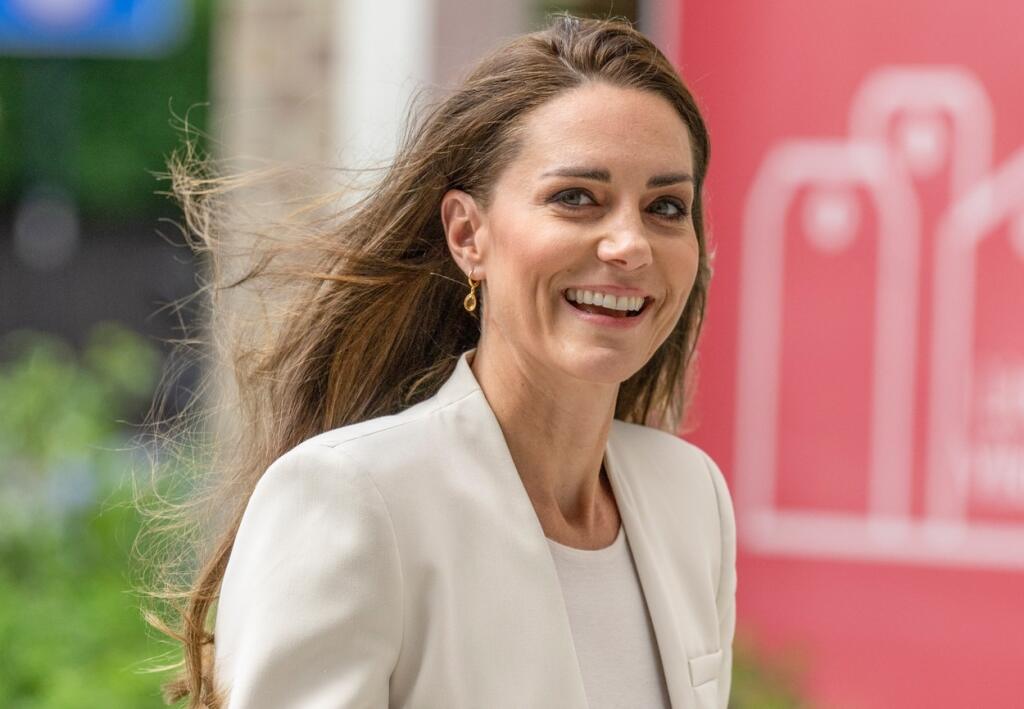 Kate sa počas návštevy centra usmievala a mala dobrú náladu.