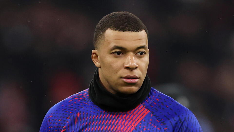 Mbappe má okrem toho prestížne zmluvy s rôznymi partnermi vrátane Nike, Dior či športovej hry Sorare založenej na kryptomenách.