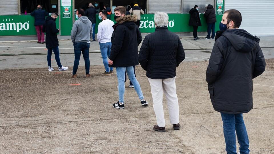 Počet nakazených koronavírusom stúpol v Španielsku na dva milióny a stále bleskovo narastá.