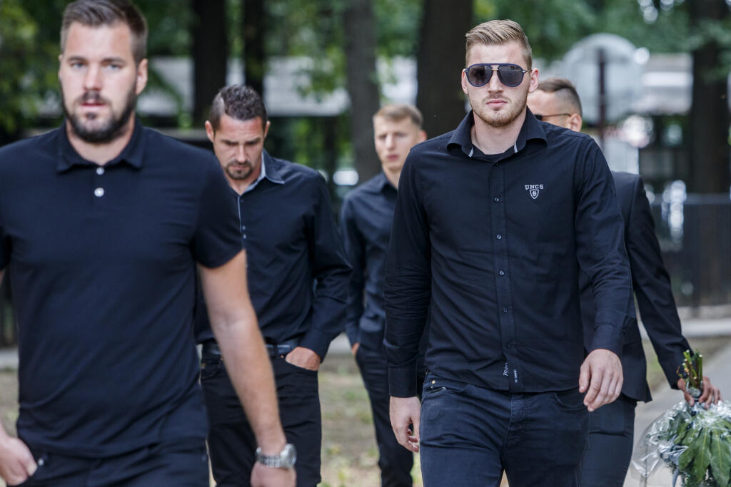 Posledné zbohom prišli dať Halenárovi aj aktívni futbalisti.