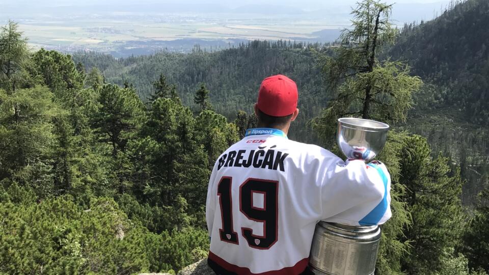 Ján Brejčák vyniesol Dzurillov pohár na Zamkovského chatu.