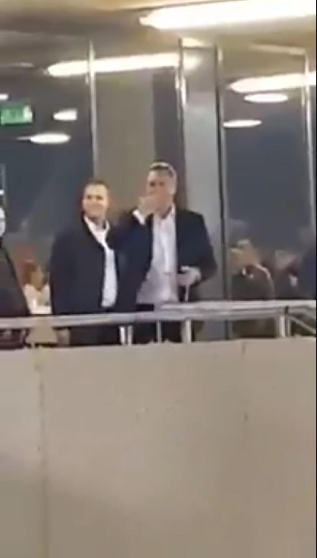 Danko bol osobne aj na zápase Slovenska proti Maďarsku. Víťazstvo našej reprezentácie si vychutnával, slovenským divákom tlieskal a posielal bozky, nie všetci to však vzali pozitívne a Danka odmenili prostredníkmi.