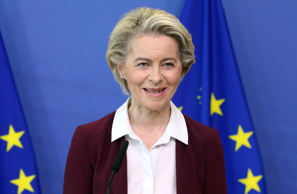 JB 65 Brusel - Predsedníčka Európskej komisie Ursula von der Leyenová počas tlačovej konferencie v sídle EÚ v Bruseli 10. júla 2021. Európska únia splnila svoj cieľ doručiť do členských štátov dostatočné množstvo dávok protikoronavírusových vakcín na zaočkovanie 70 percent dospelej populácie. Vyhlásila to v sobotu predsedníčka Európskej komisie (EK) Ursula von der Leyenová s tým, že EÚ tak dodržala svoj sľub, píše agentúra AFP. FOTO TASR/AP

European Commission President Ursula von der Leyen spe