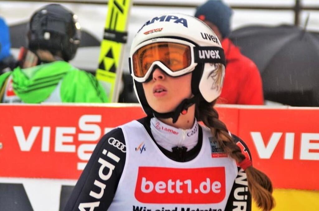 Skokanka na lyžiach Juliane Seyfarthová sa aj na sociálnych sieťach prezentuje odvážnymi zábermi.