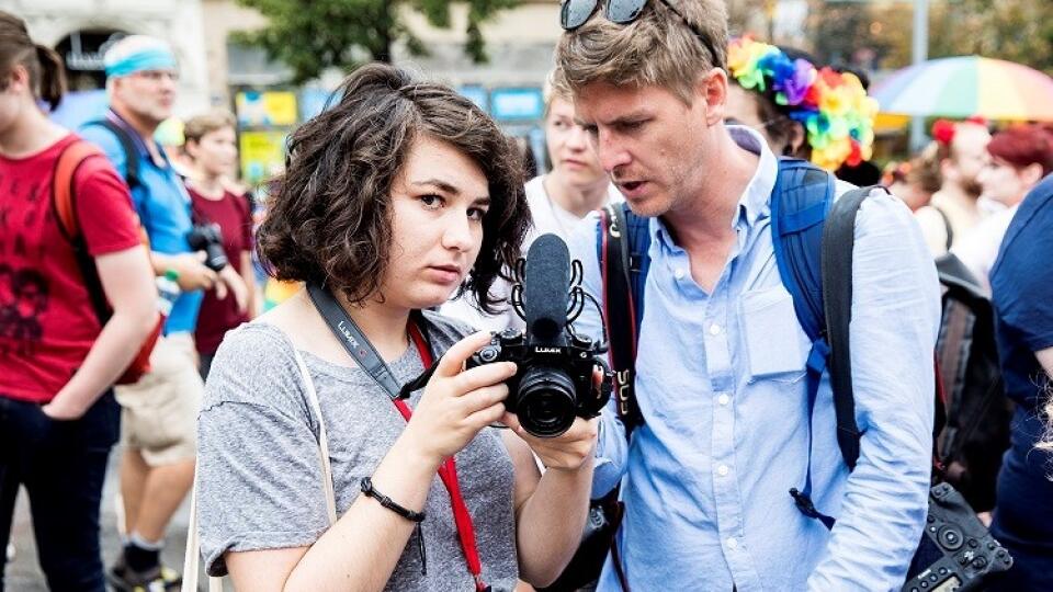 Journey: Journalism Bootcamp - archívne zábery