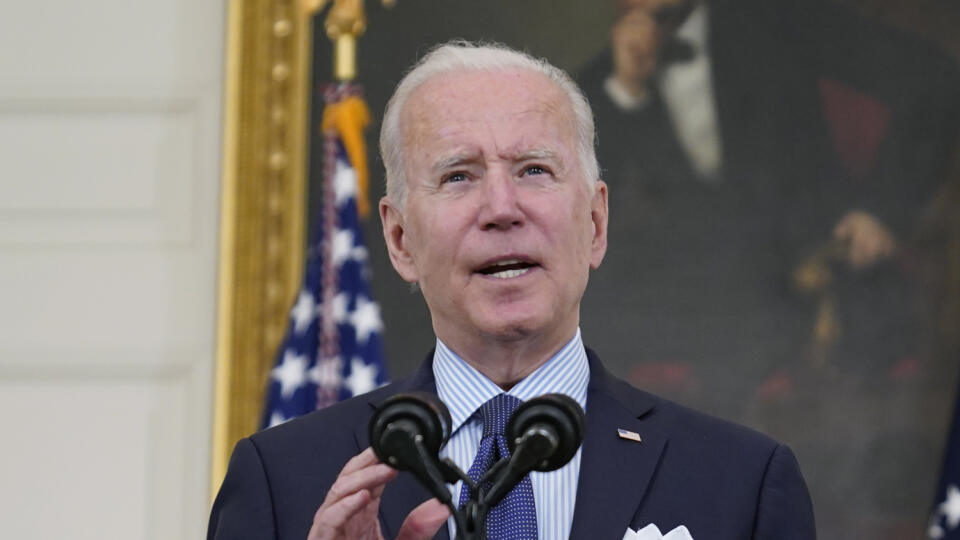 EBE 34 Washington - Na snímke americký prezident Joe Biden informuje o vakcinačnom programe proti ochoreniu COVID-19 v Bielom dome vo Washingtone 4. mája 2021. FOTO TASR/AP
President Joe Biden speaks about the COVID-19 vaccination program, in the State Dining Room of the White House, Tuesday, May 4, 2021, in Washington. (AP Photo/Evan Vucci)