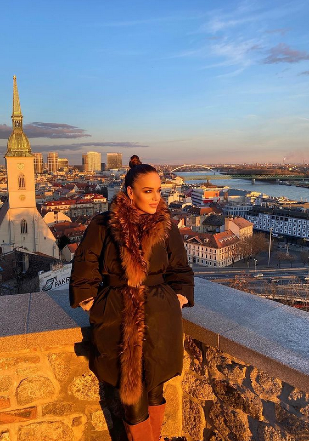 Karin Haydu k príspevku napísala:,,Nádherné sú tie západy slnka!🌞