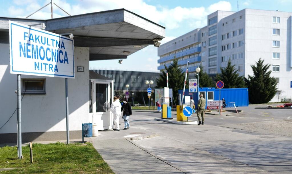 Kontrola pri vstupe do FN v Nitre 