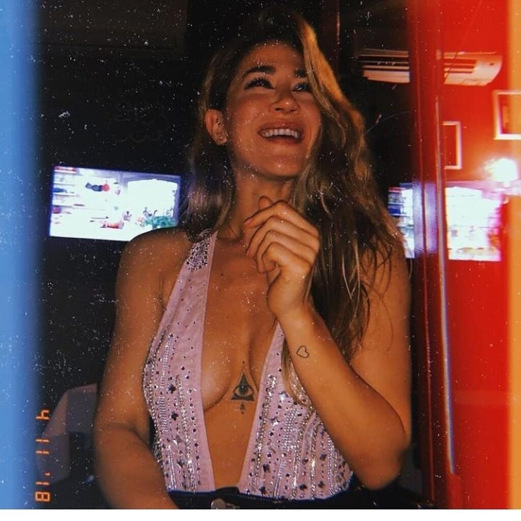 Jimena Baronová má s Osvaldom syna, ale ich vzťah sa rozpadol. Šepká sa, že je zatým Gianinna.