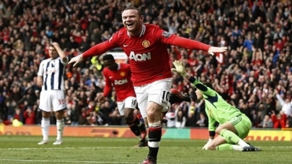 Futbalistovi Waynovi Rooneymu sa v červenom drese Manchestru United náramne darí